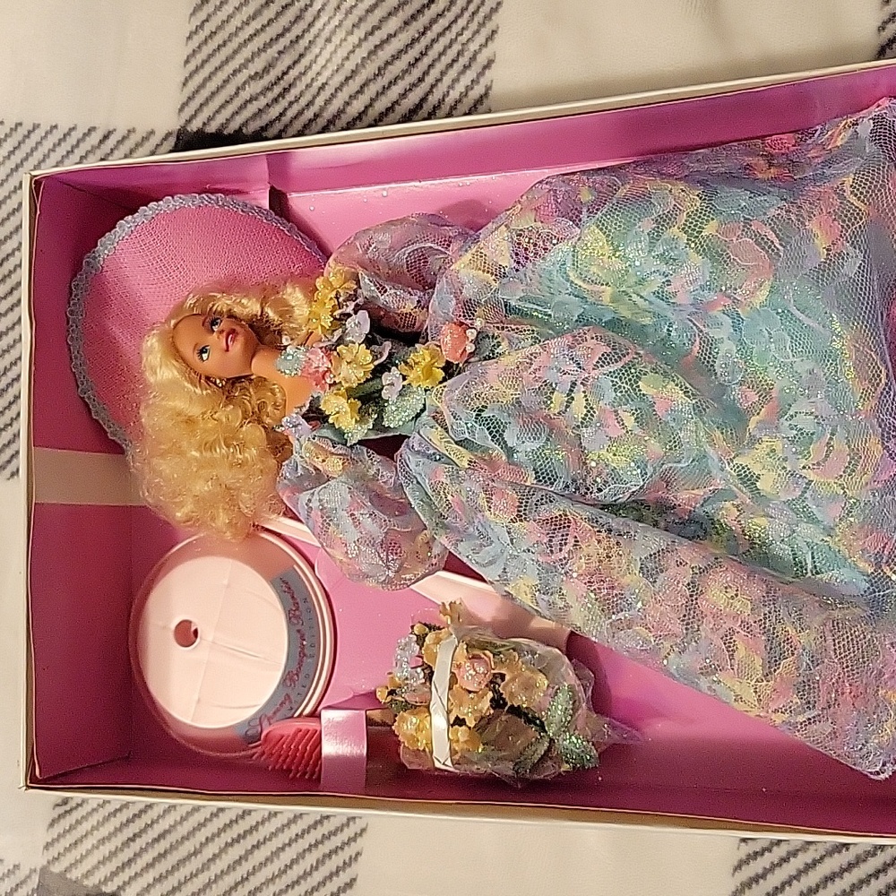 1994 Enchanted Seasons "Spring Bouquet" Barbie